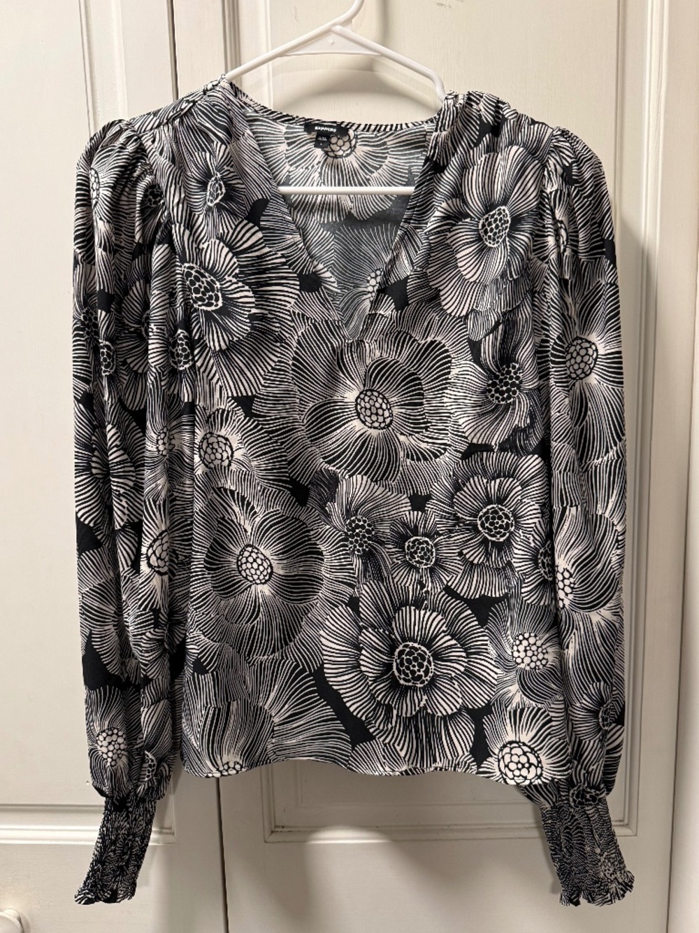 Express Floral Puff Sleeve V-Neck Blouse Black White Size S
